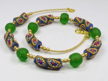 Halskette mit handbemalten Krobo-Perlen