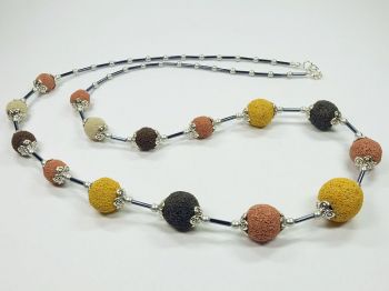 Halskette in erdfarben mit Lava
