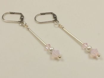 Ohrhänger in rosa mit Perle